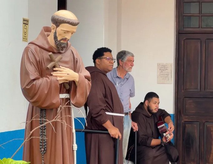 Cidades comemoram dia de São Francisco de Assis com benção dos animais e exposição de arte sacra